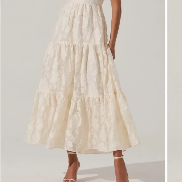 Astr the Label Floral Chiffon Tiered Midi Dress - Picture 5 of 8